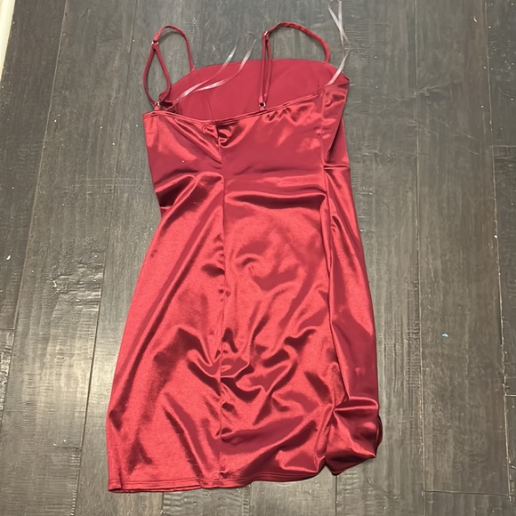 simple red dress, wonderful material - Picture 2 of 2